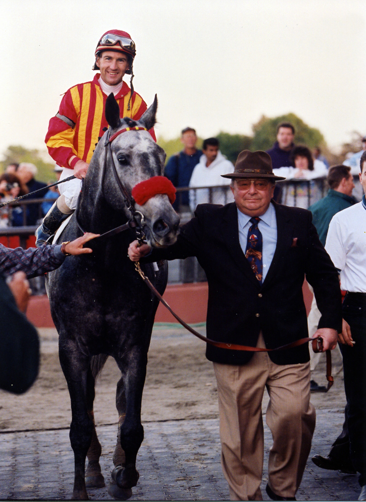 Skip Away (Jerry Bailey up) with trainer Sonny Hine at Saratoga in 1998 (Barbara D. Livingston/Museum Collection)